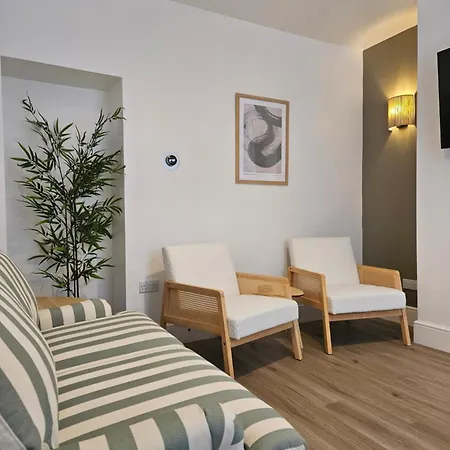 Nancy's Nook * 惠特比